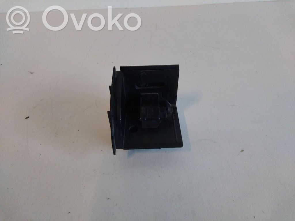Parcel shelf load cover mount bracket   7160589
