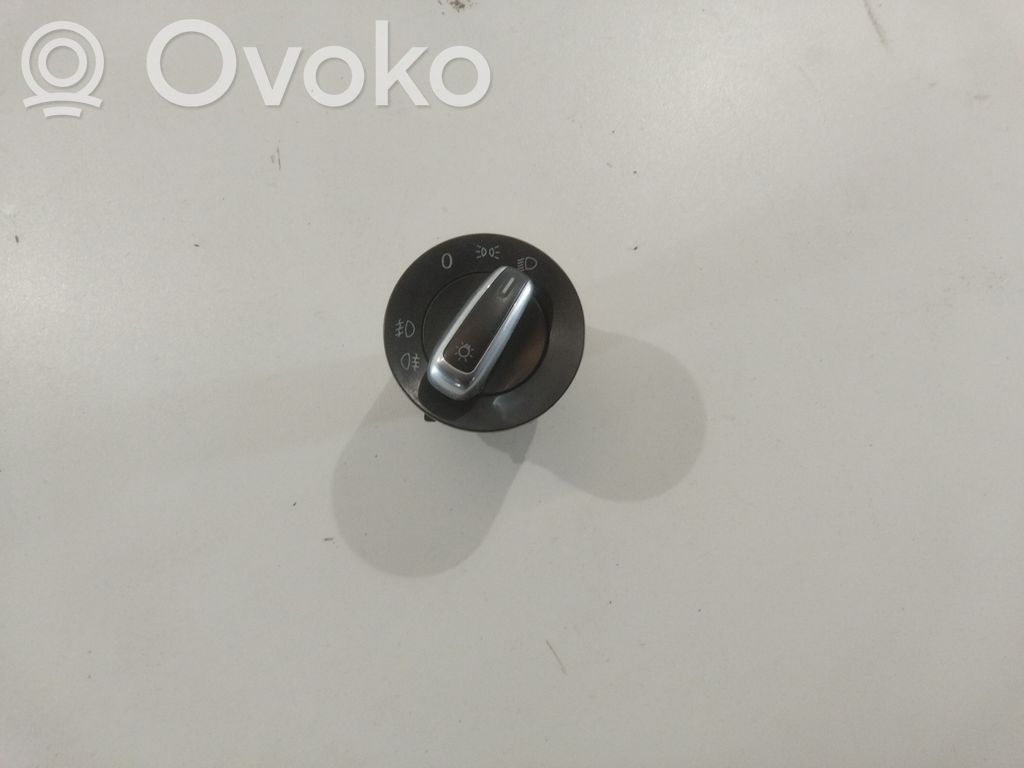 Volkswagen Golf VI Light switch 