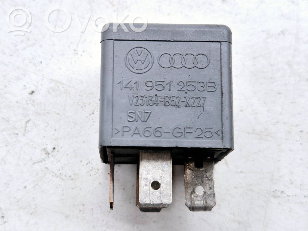 Volkswagen PASSAT B6 Sonstige Relais 
