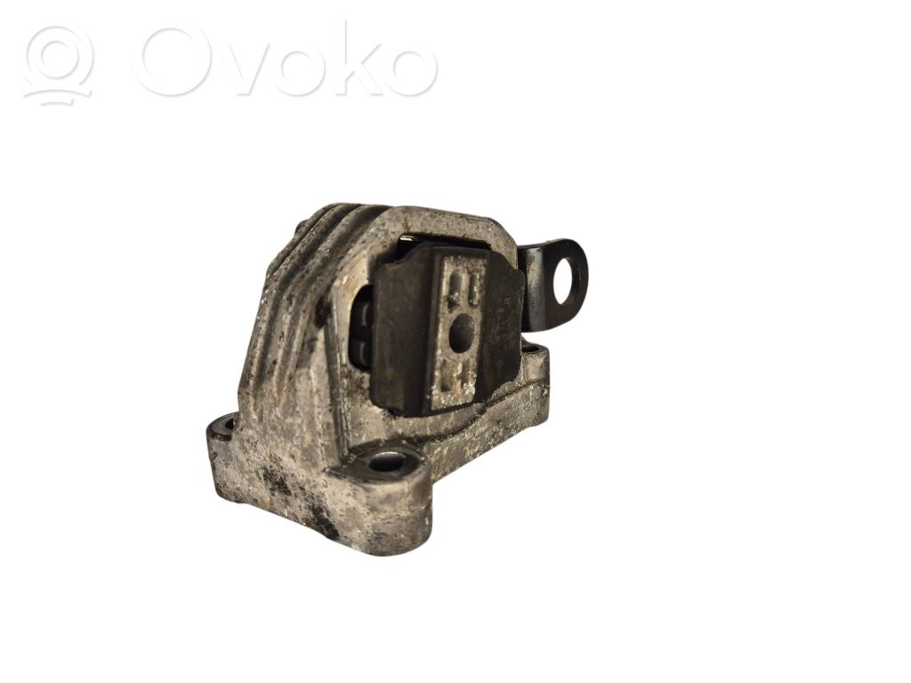 Volvo V70 Engine mount bracket 
