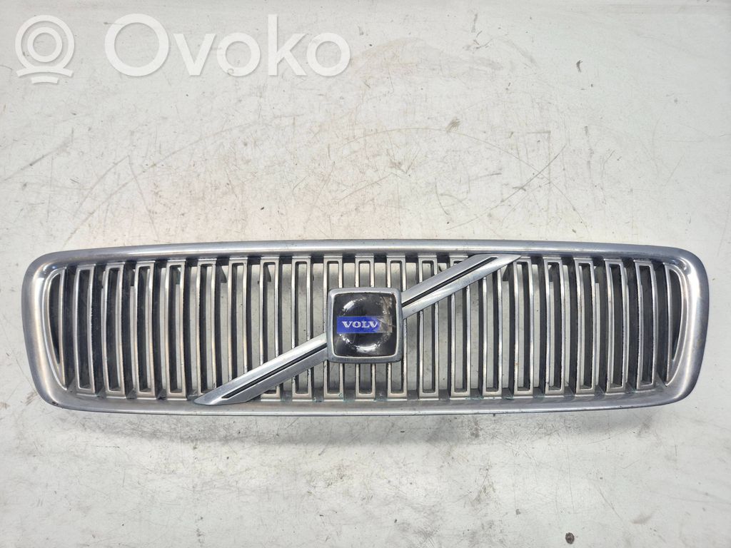 Volvo V70 Etupuskurin ylempi jäähdytinsäleikkö 