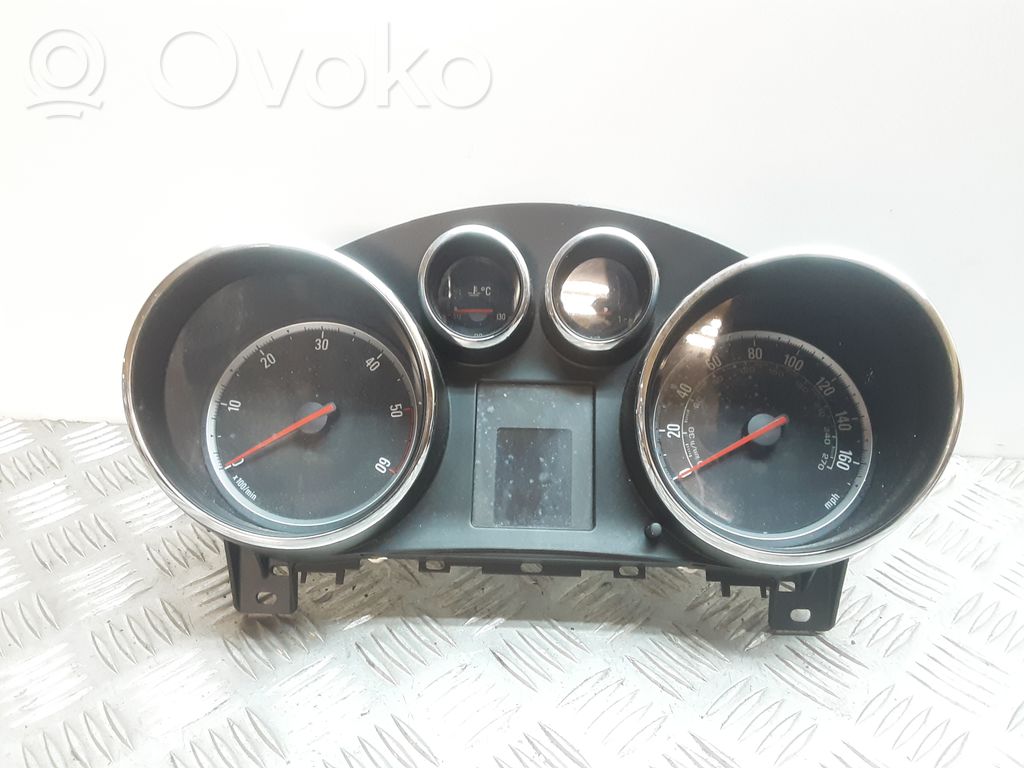 Opel Astra J Speedometer (instrument cluster) 