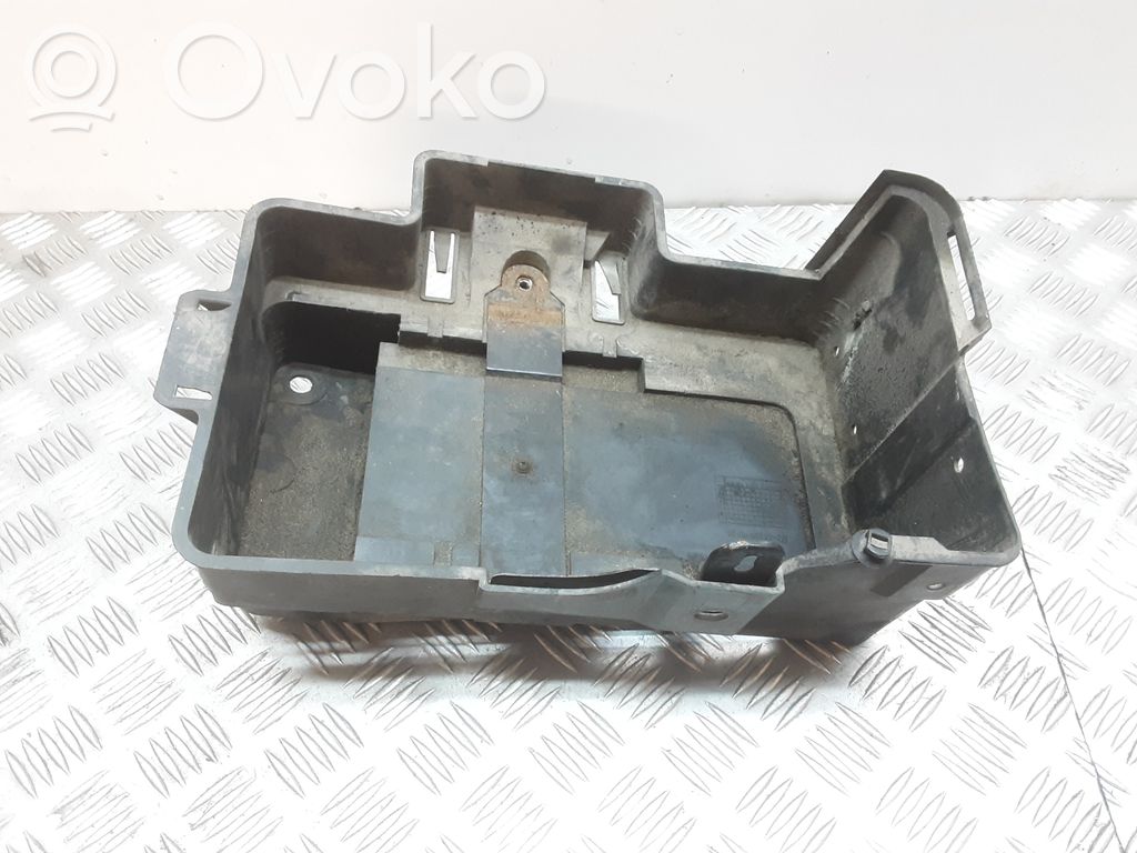 Ford Focus Akkulaatikon alusta 
