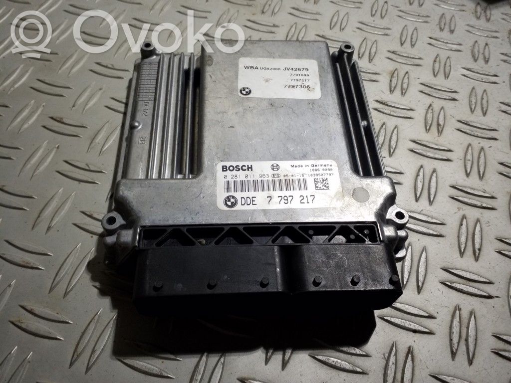 BMW 1 E81 E87 Engine control unit/module 