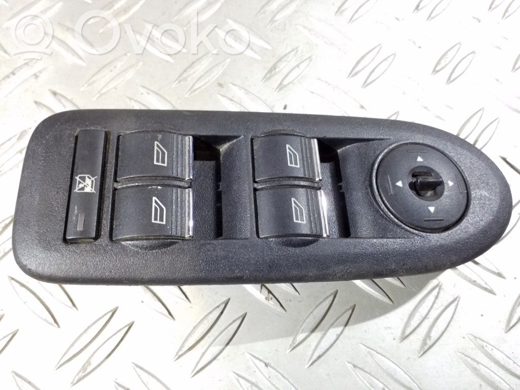 Ford C-MAX I Electric window control switch 