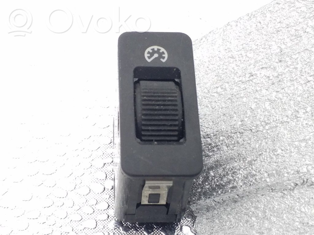 BMW 5 E39 Interruttore di regolazione dell’illuminazione del quadro 