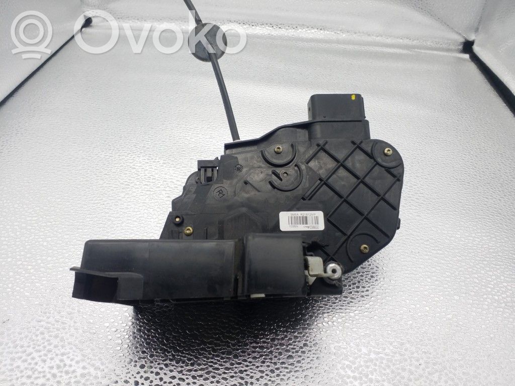 Ford Focus Priekšpusē slēdzene 