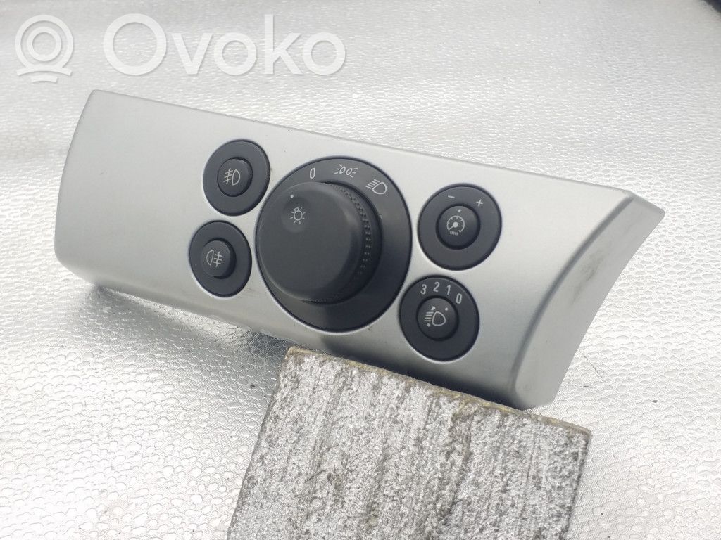 Opel Astra H Light switch 