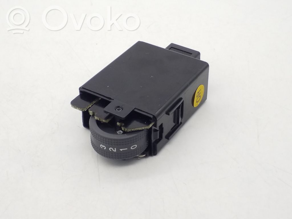 Headlight level height control switch   211000245,751U00080
