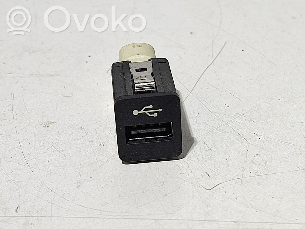 BMW 5 F10 F11 Разъем USB 