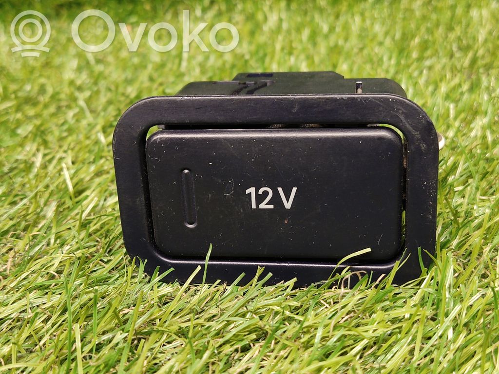 Audi A4 S4 B6 8E 8H 12V Steckdose hinten 