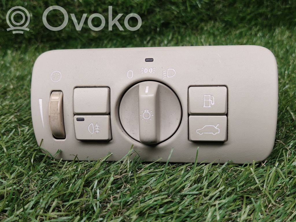 Light switch   30739420