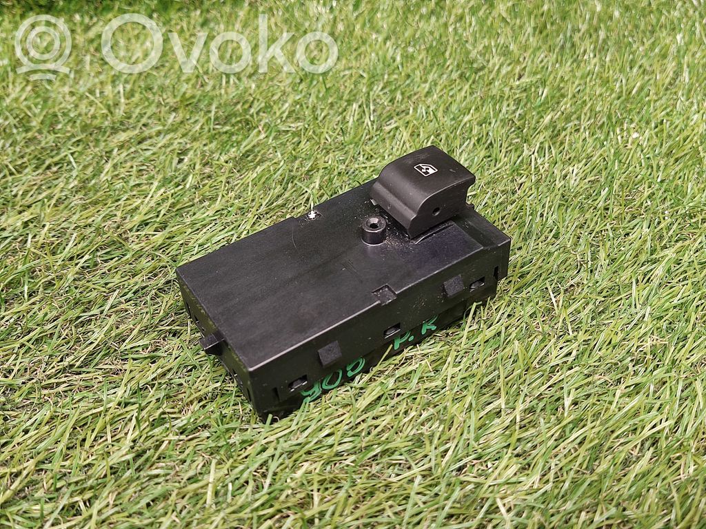Chevrolet Cruze II Electric window control switch 