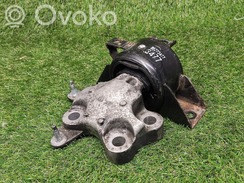 Buick Encore I Engine mount bracket 