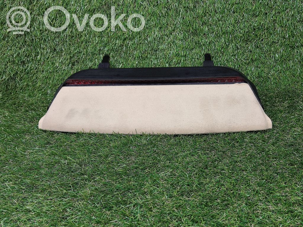 Volkswagen Phaeton Third/center stoplight 