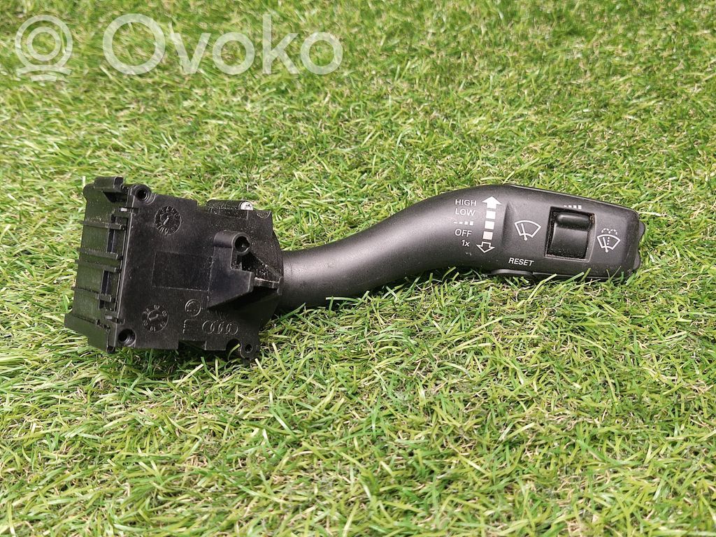 Volkswagen Jetta VI Wiper control stalk 