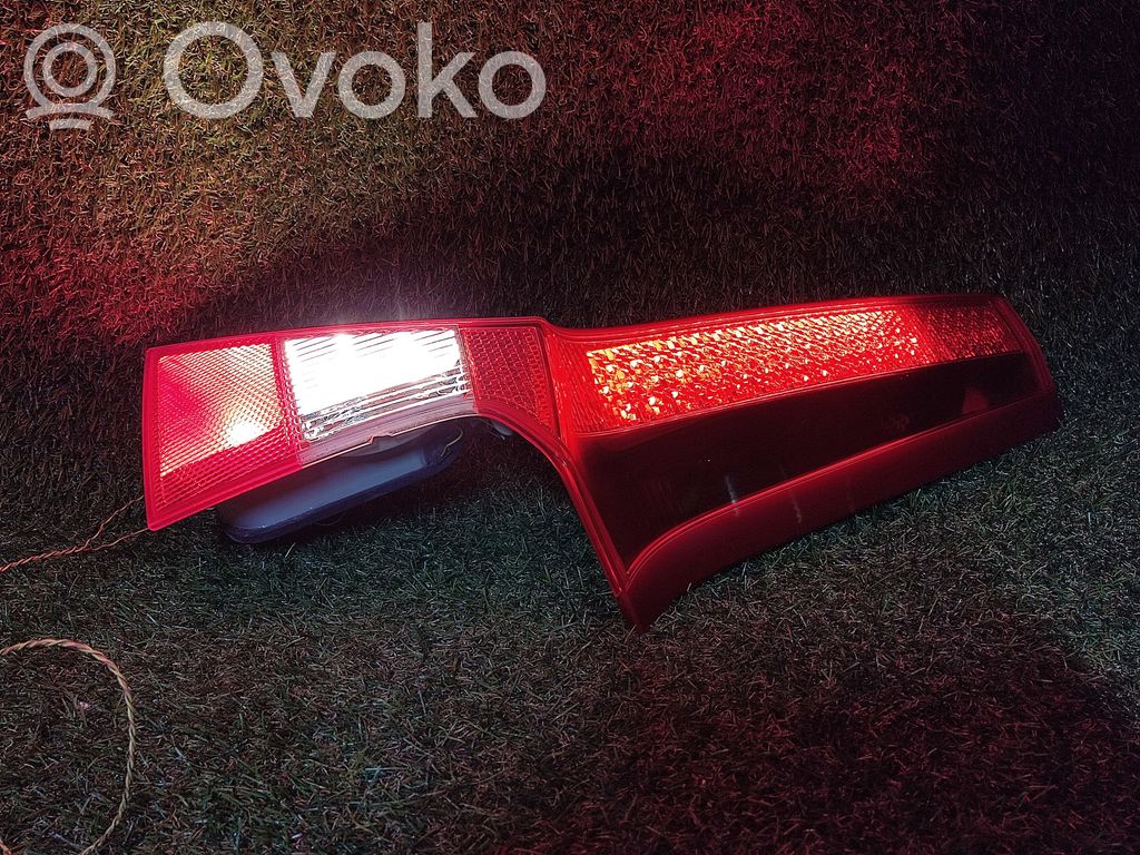 Volvo V70 Tailgate rear/tail lights 