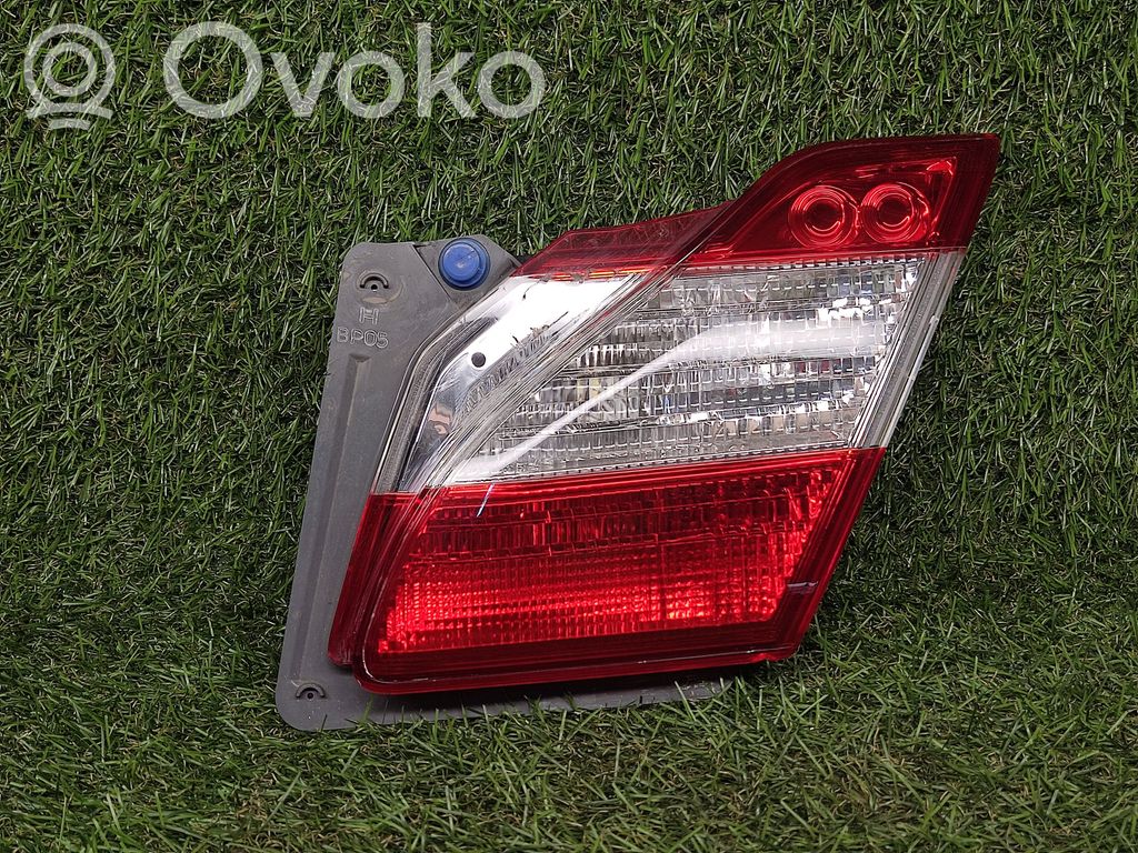 Infiniti M Tailgate rear/tail lights 
