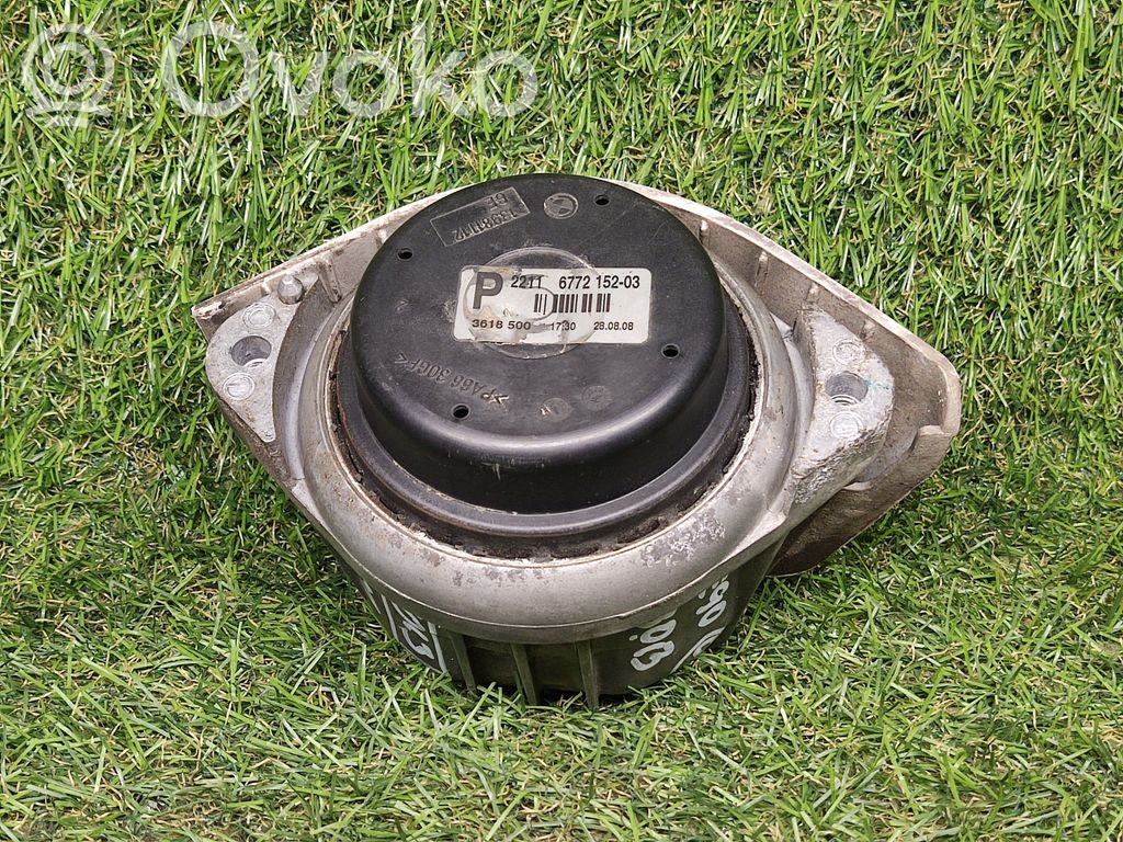 Engine mount bracket   6772152,677215203