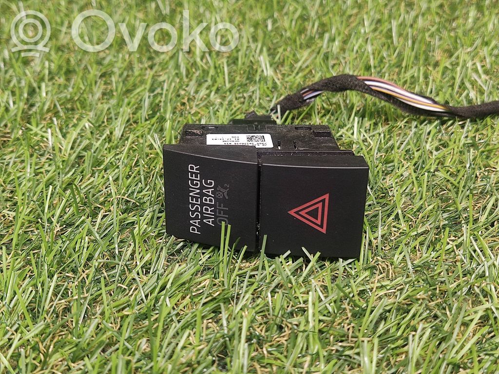 Skoda Rapid (NH) Botón interruptor de luz de peligro 