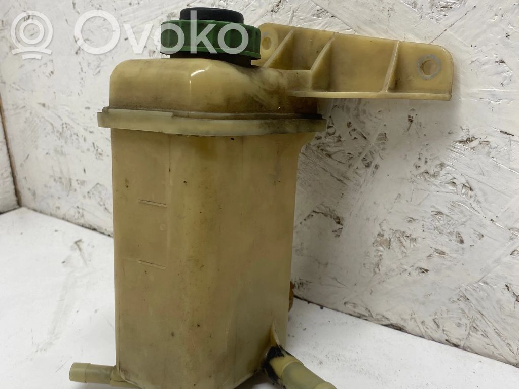 Ohjaustehostimen nestesäiliö   8A0422373C
