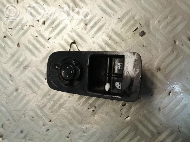 Alfa Romeo Mito Electric window control switch 