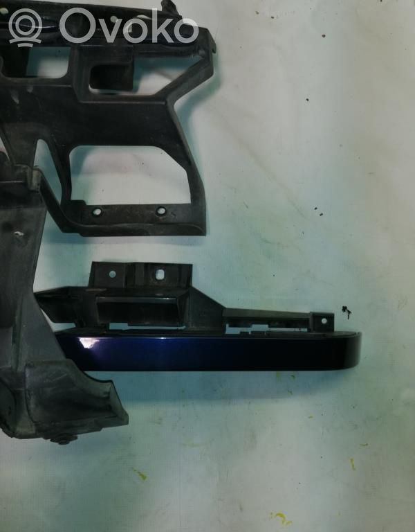 Rear bumper mounting bracket