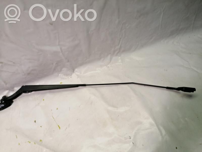 Front wiper blade arm