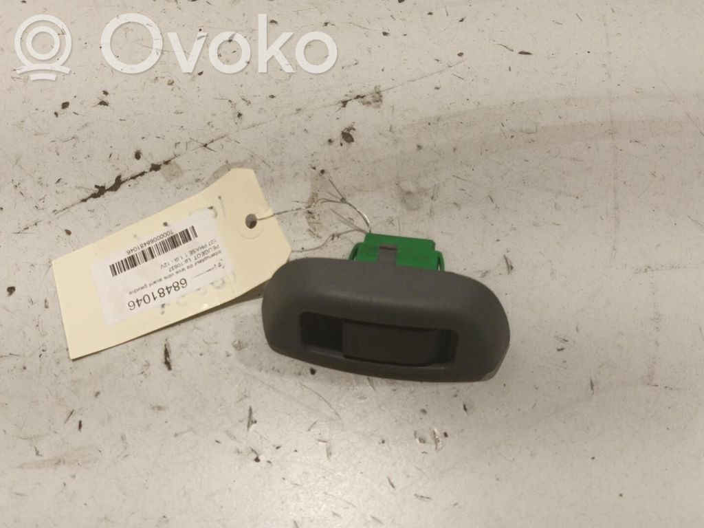 Peugeot 107 Electric window control switch 