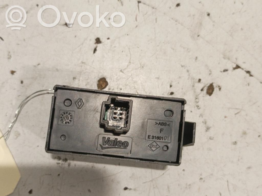 Przycisk świateł awaryjnych   6000617639
