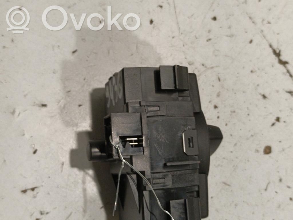 Lukturu slēdzis   693279204
