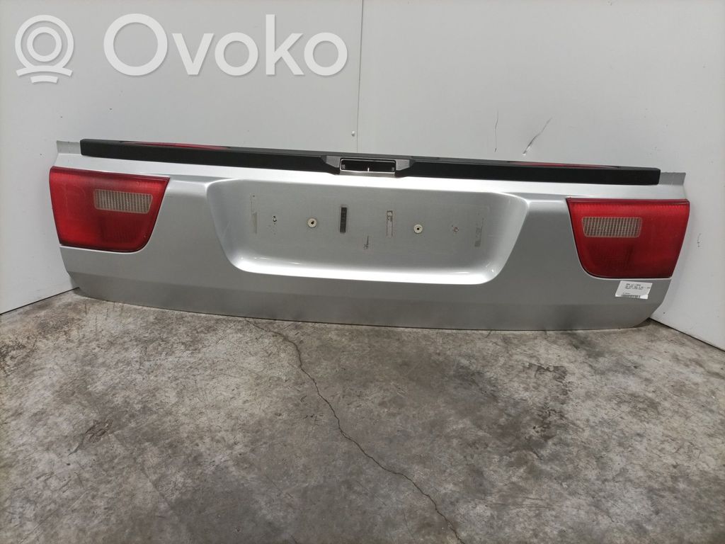 Tailgate trim