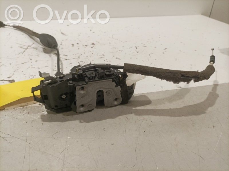 Renault Clio V Priekšpusē slēdzene 