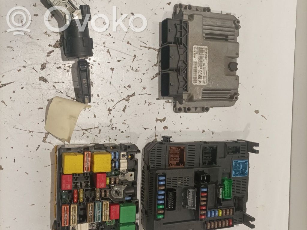Peugeot 208 I Kit cu ECU motor și set închidere uși 