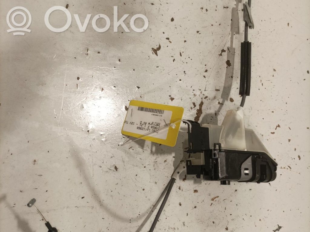 Opel Corsa F Zamek drzwi przednich 