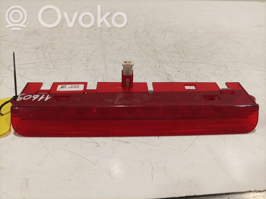 Fiat 500E Third/center stoplight 