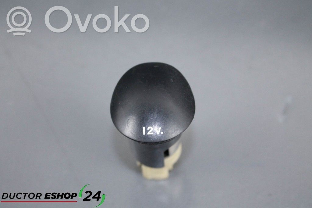Prise 12 V avant