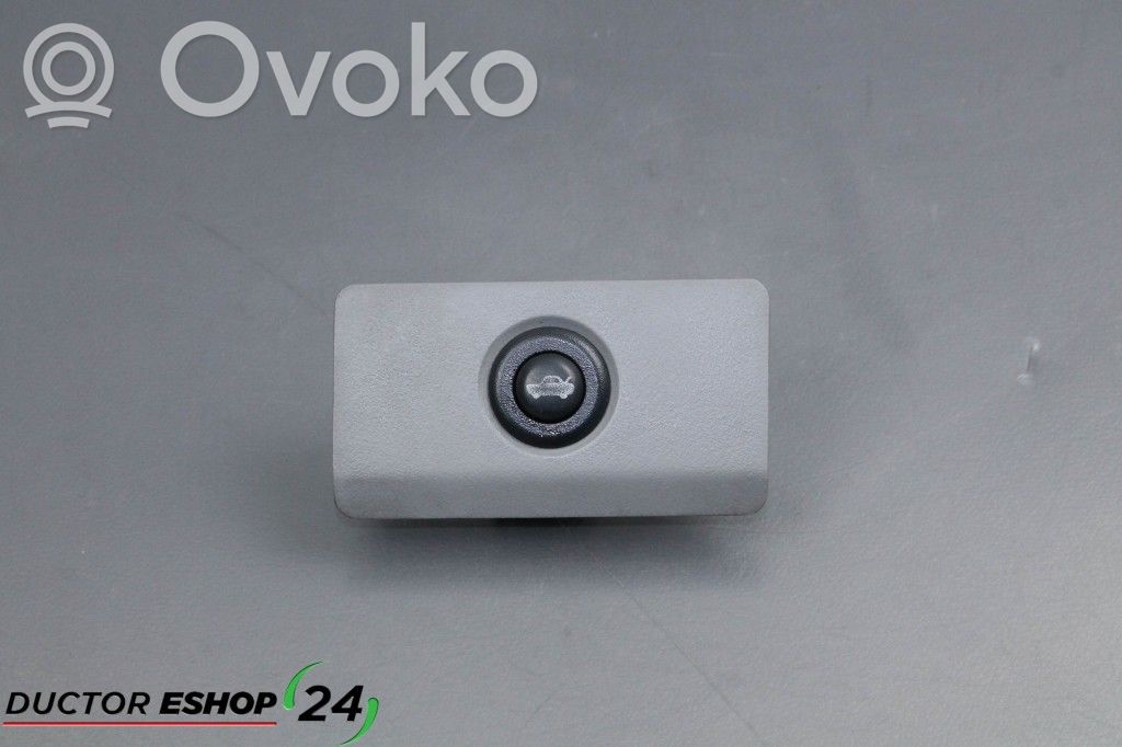 Tailgate opening switch   1CM40TRMAB