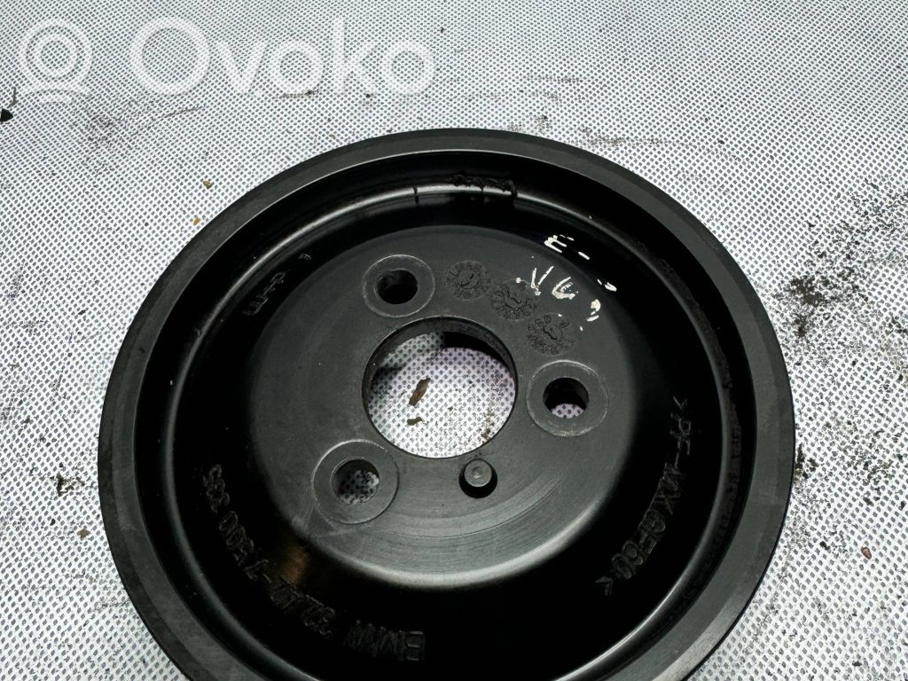 BMW 3 E46 Vairo stiprintuvo siurblio skriemulys 