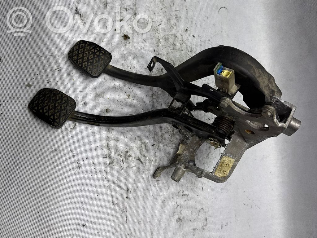 BMW 5 E39 Brake pedal 