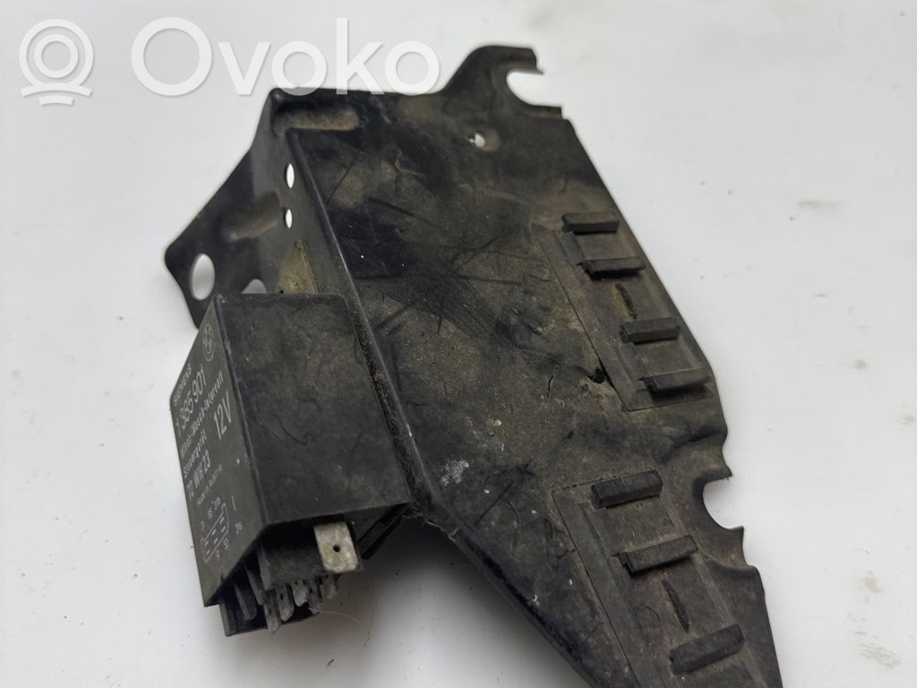 BMW 5 E34 Relais Scheibenwischer 