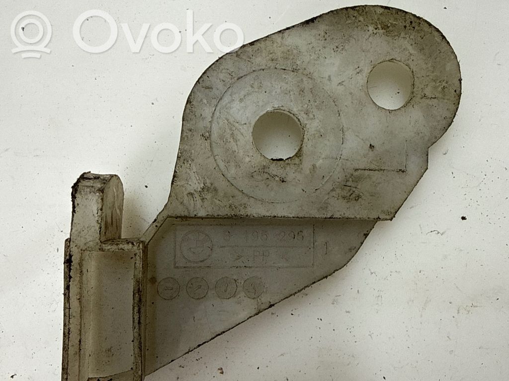 Front bumper mounting bracket   8195295