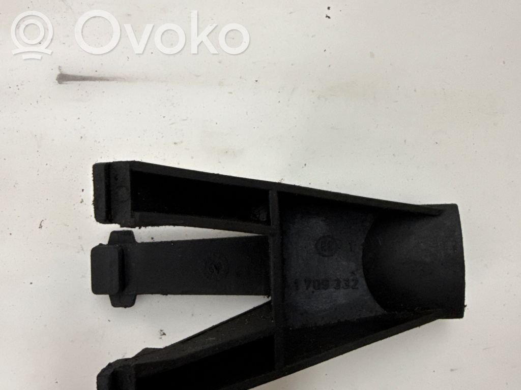 BMW 5 E34 Radiator mount bracket 