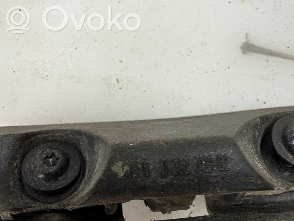 Priekšpusē bampera turētājs   8252798