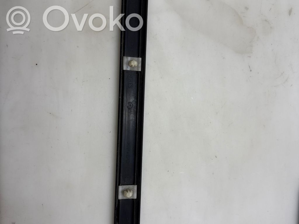 BMW 3 E46 Moldura embellecedora del guardabarros trasero 