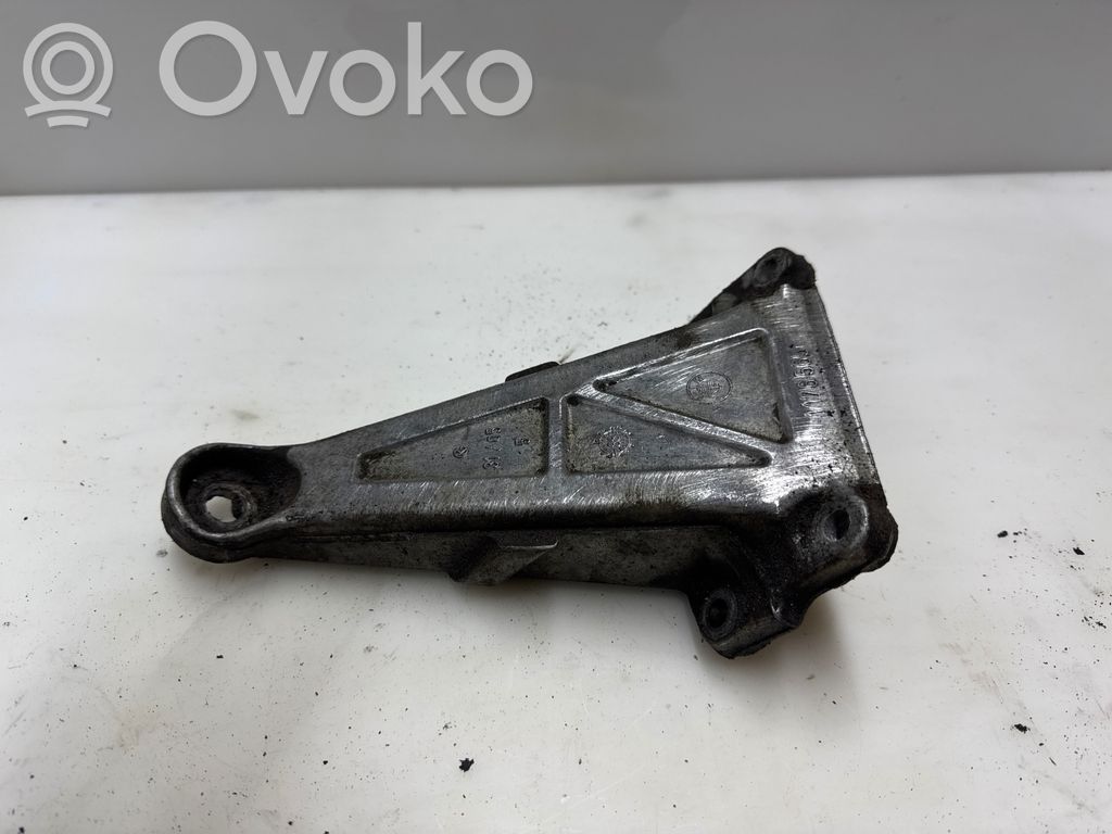 BMW 3 E30 Engine mounting bracket 