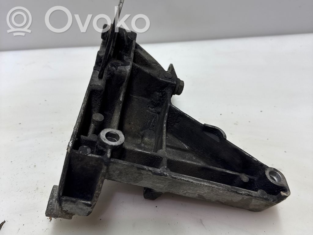 BMW 5 E34 Ģeneratora stiprinājums 