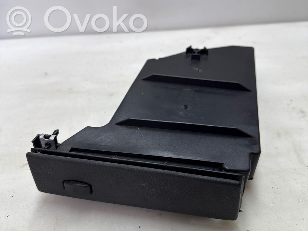BMW 5 E60 E61 Kita panelės detalė 