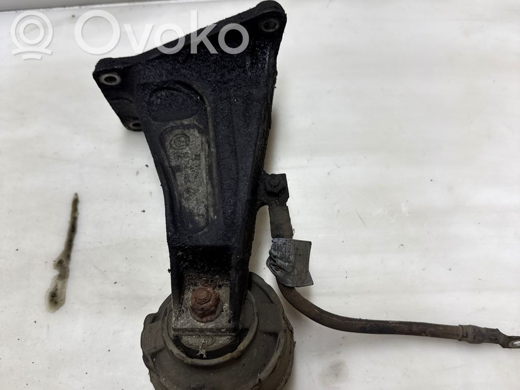 BMW 3 E46 Engine mounting bracket 
