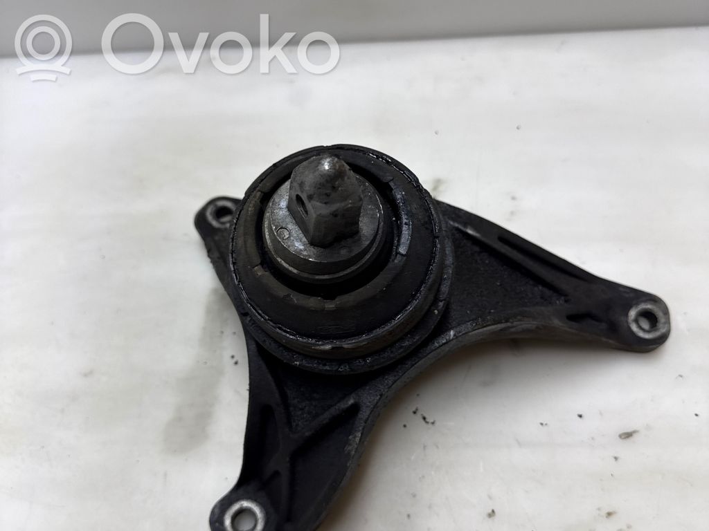 BMW 5 E39 Engine mounting bracket 